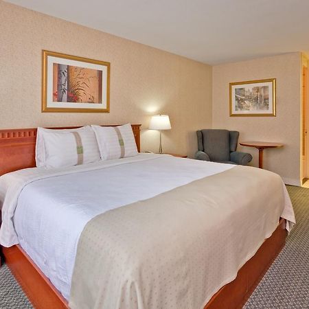 Holiday Inn Montreal Midtown Room photo
