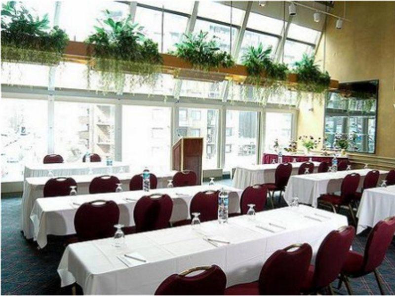 Holiday Inn Montreal Midtown Exterior photo