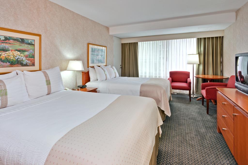Holiday Inn Montreal Midtown Room photo