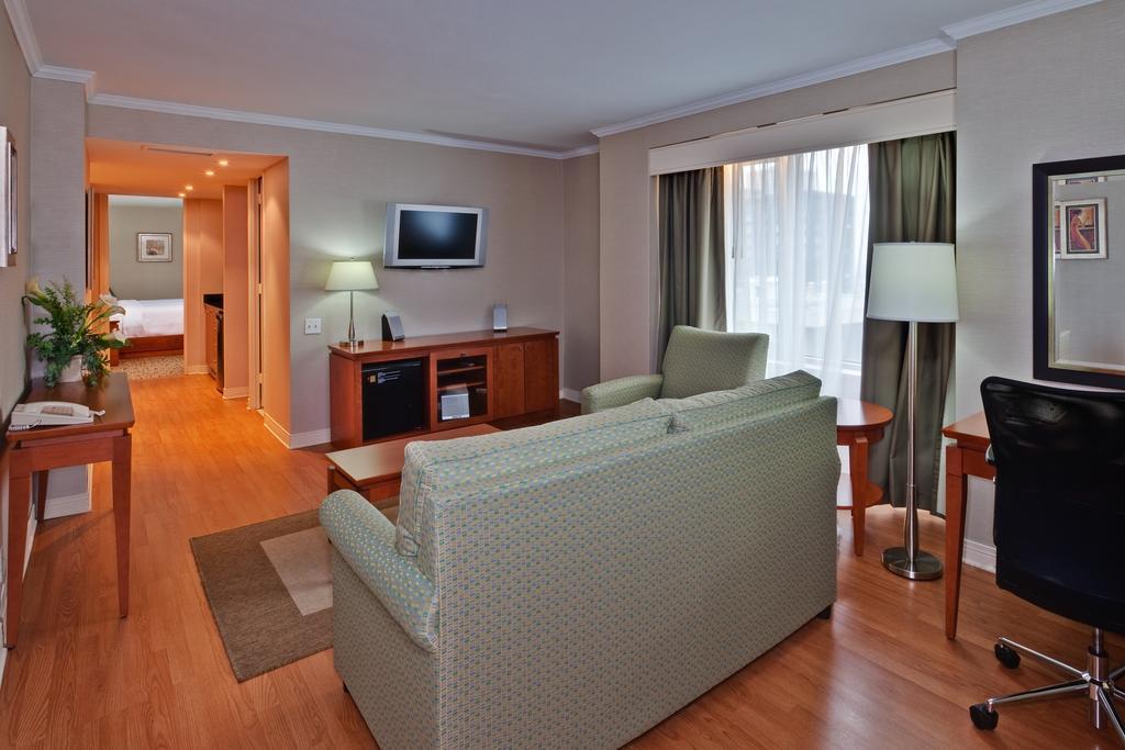Holiday Inn Montreal Midtown Room photo