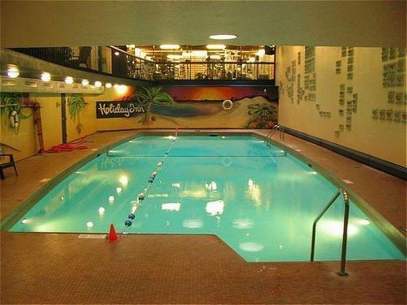 Holiday Inn Montreal Midtown Exterior photo